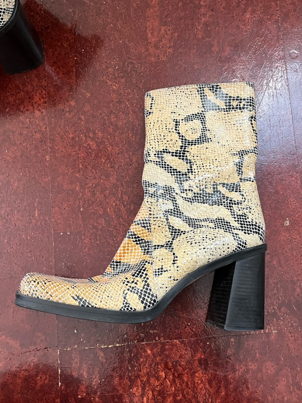 90s Le Chateau gorgeous 90s snakeskin print ankle boots - Picture 5 of 5